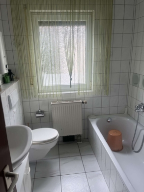 Badezimmer - Charmante 3-Zimmer-Wohnung mit Balkon