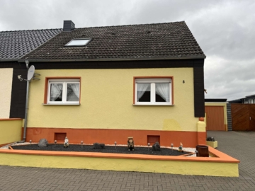 Straßenansicht - Absolut seltene Gelgenheit – Zwei Häuser auf einem Grundstück