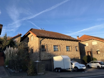 Frontansicht - geräumige Doppelhaushälfte auf Eigentümersuche …