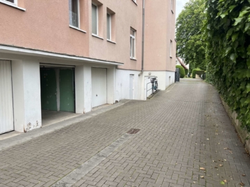 gepflegte Zufahrt - Einzelgarage zu vermieten