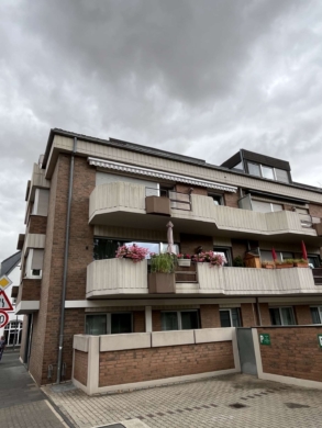 Rückansicht - frisch renoviert und bezugsfertig
