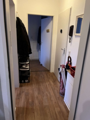 Diele - schicke 2-Zimmerwohnung mit Einbauküche, Balkon und Tiefgaragenstellplatz