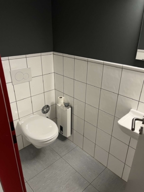 Toilette - Büroeinheit sucht neuen Mieter