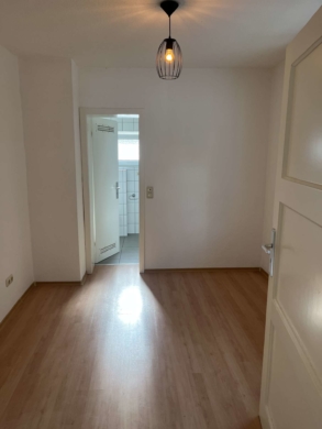 Arbeitszimmer - Charmante 3-Zimmer-Wohnung in einem ruhigen Zweiparteienhaus - Hochparterre