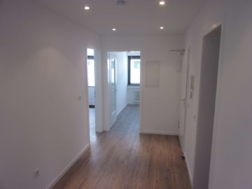 Diele - Gut geschnittene 3-Zimmerwohnung mit Balkon im Herzen Euskirchens auf 69 m² mit Ambiente und Umfeld