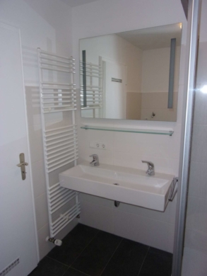 Duschbad - Gut geschnittene 3-Zimmerwohnung mit Balkon im Herzen Euskirchens auf 69 m² mit Ambiente und Umfeld