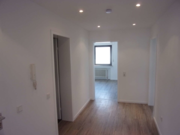 Diele - Gut geschnittene 3-Zimmerwohnung mit Balkon im Herzen Euskirchens auf 69 m² mit Ambiente und Umfeld