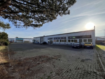 Ansicht - Eine wahrlich seltene Gelegenheit ! Gewerbehalle/n + Wohnhaus