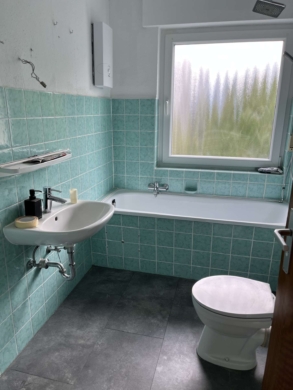 Badezimmer - 3-Zimmerwohnung in Stadtnähe ***WBS erforderlich***
