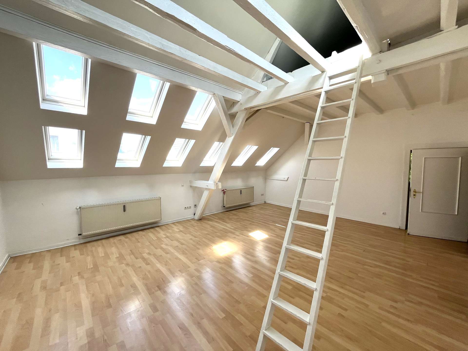 Wohnen im Altbau mit Charme und Flair, 53879 Euskirchen, Dachgeschosswohnung