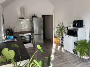 Küche - Moderne 3-Zimmer-Dachgeschosswohnung mit Sonnenbalkon, Aufzug, Fußbodenheizung & Stellplatz
