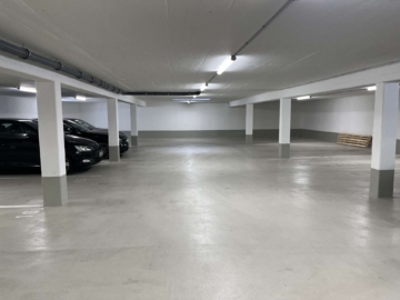Großzügige Fahrbahnbreite - Stellplatz in Tiefgarage zu vermieten