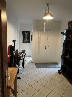 Diele mit Einbauschrank - großzügige 3-Zimmer-Wohnung in der Euskirchener Innenstadt