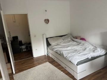 Schlafen - Helle Dachgeschosswohnung mit 51 m², Balkon und Aufzug