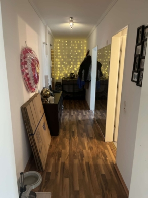 Flur - Helle Dachgeschosswohnung mit 51 m², Balkon und Aufzug