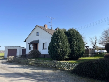 Außenansicht - Einfamilienhaus auf großem Grundstück mit Ausbaupotential