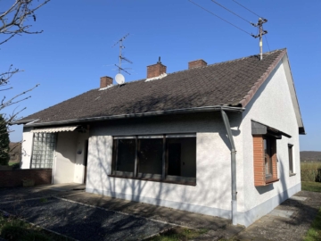 Seitenansicht - Einfamilienhaus auf großem Grundstück mit Ausbaupotential