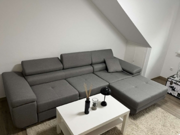 Couch mit Schlaffunktion - 2-Zimmer-Dachgeschosswohnung in der Innenstadt
