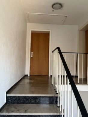 Wohnungseingangstüre - Attraktive 3-Zimmer-Wohnung mit eigener Gastherme in ruhige Lage in Euskirchen
