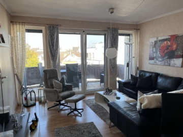 Wohnzimmer mit Balkon - Wohnen im Stadtzentrum mit Tiefgaragenstellplatz