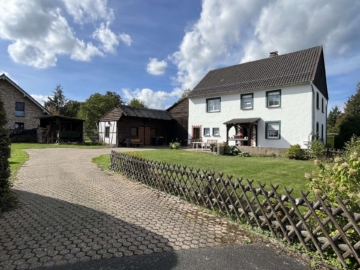 Ansicht - WOW ! Freistehendes Raumwunder mit Nebengebäuden auf großem Grundstück