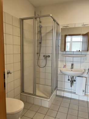 Dusch- u. Wannenbad - Raumwunder in der Fußgängerzone von Euskirchen mit GROßER Dachterrasse !