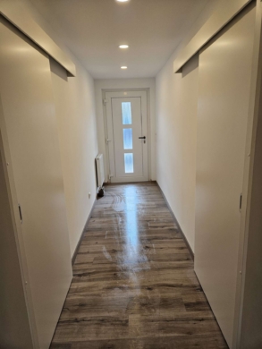 Eingangsbereich - Erstbezug nach Sanierung: barrierefreie Souterrainwohnung mit PkW-Stellplatz u. Einbauküche