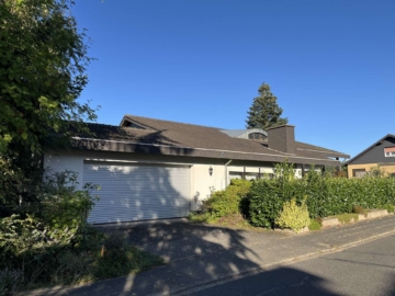 Frontansicht - freistehendes Raumwunder in Eicherscheid mit Einliegerwohnung